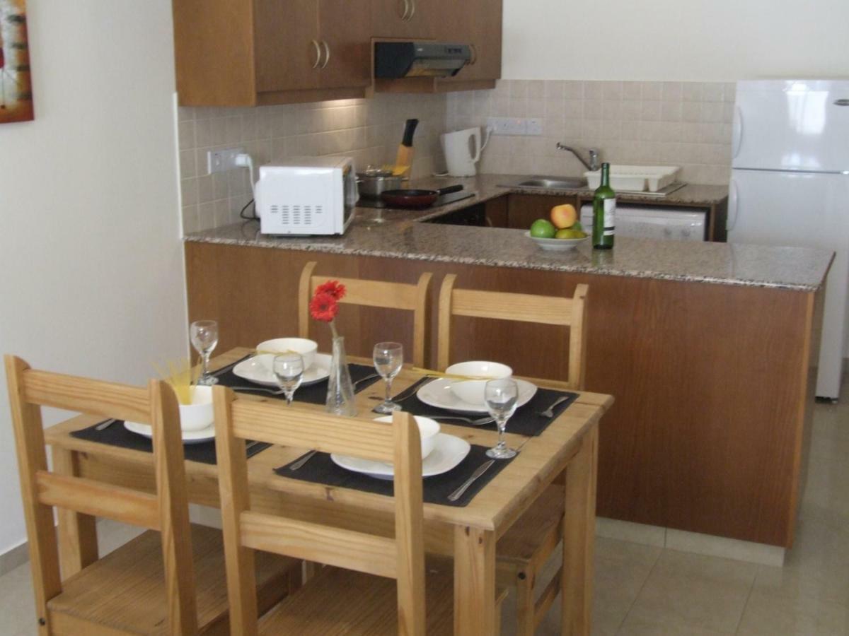 2 Bedroom Poolside Apartment E9 Пейя Экстерьер фото
